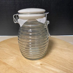 NEU! Amici Glas gebändert Bienenstock Glas 5" weiß Keramik Deckel mit Verschluss - Bild 1 von 9