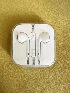 Genuine NEW Apple iPhone Original Wired EarPods/Earbuds OEM 3.5 Jack - Zdjęcie 1 z 4