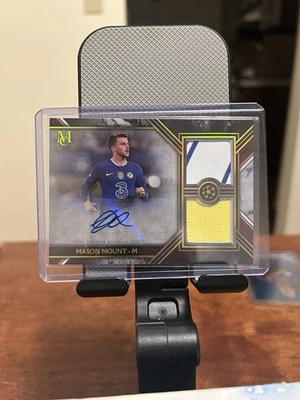 Mason Mount 2022-23 Topps Museum UEFA Worn Dual Relic Patch Gold Auto /50 - Image 1 of 2