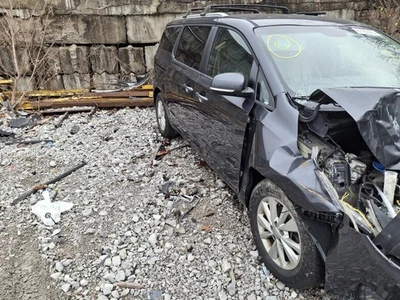 Cinturón de seguridad delantero izquierdo usado se adapta a: Kia Sedona 2017 conductor retractor delantero izquierdo Foto 1 de 4