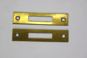 2 Stück Schliessblech für Möbel käntig, 13x60 mm Stahl vermessingt, Antik - Bild 1 von 5