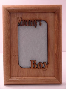 Inserto de madera en un marco de madera, "MOMMY'S BOY" 5x7, NOS, tiene una foto de 4x6 - Imagen 1 de 2