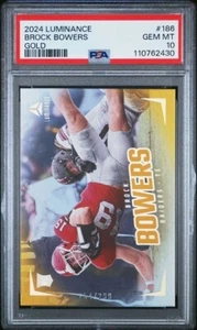 2024 Panini Luminance - Raiders Rookies Brock Bowers #186 Gold 154/299 (RC) - Picture 1 of 2
