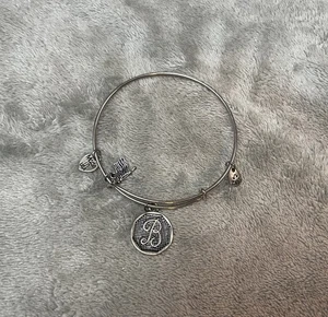 Brazalete ajustable Alex and Ani letra B tono plata - Imagen 1 de 4