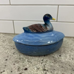 Caja de baratijas de pato de porcelana vintage hecha en Inglaterra forma de almendra azul - Imagen 1 de 6