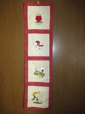 Peanuts SNOOPY Tela Deportiva Colgante Pared/Puerta 26" x 7" Foto 1 de 4