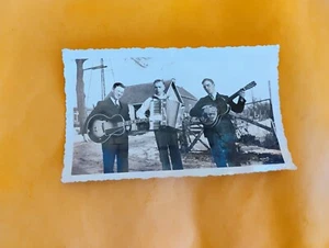 Original Vintage COOL OOAK 1939 Foto von 3 Stück Band mit Gitarre Dobro und Akkordeon  - Bild 1 von 4