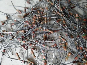 50x SELTEN! NOSTALGIE WIDERSTAND 3,3M Ohm 1/2+1/3W MIX KOHLESCHICHT    26218 - Picture 1 of 2