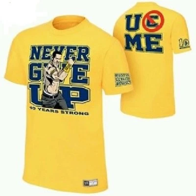 Camiseta WWE John Cena Niño XXL 18/20 NUEVA NEVER GIVE UP NUEVA CON ETIQUETAS Amarilla Dibujos Animados Foto 1 de 4