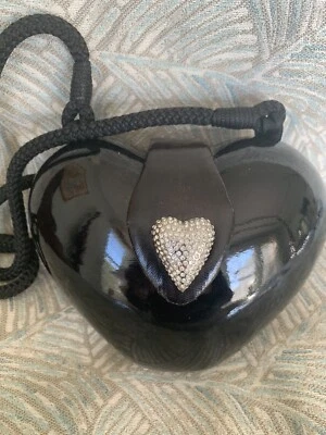 Cartera Timmy Woods corazón negro con cierre de cristal Foto 1 de 3