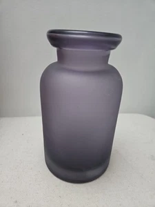 Frosted Purple Glass Vase 8 Inches Tall - Bild 1 von 1