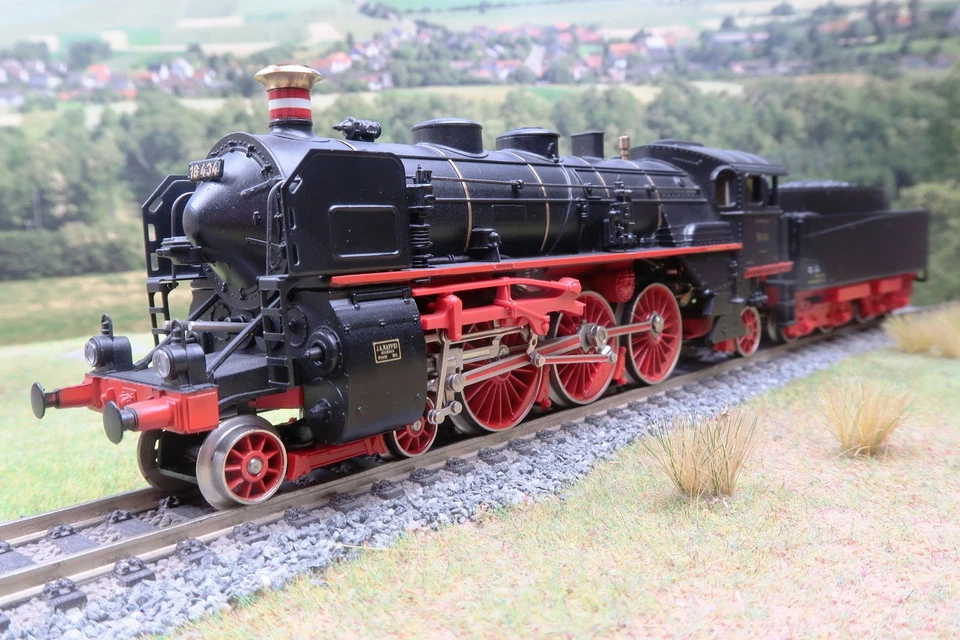 Märklin Spur H0 3318 Rheingold-Dampflok mit Tender BR 18 434 der DRG Ep.II - Bild 1 von 4