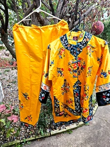 AMAZING DEADSTOCK NWOT VINTAGE 50S 60S CHINESE ASIAN SILK EMBROID PAJAMAS M L - Picture 1 of 17