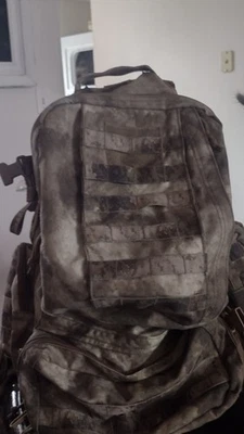 Mochila camuflada digital táctica vudú, correas acolchadas, asa superior, soporte lumbar Foto 1 de 4