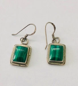 Pendientes colgantes de plata esterlina 925 de malaquita hechos a mano por R Wilson - Imagen 1 de 4