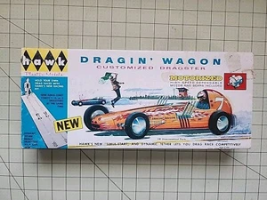 1960 HAWK PLASTIC MODELS MOTORIZED DRAGON WAGON 1/24 SCALE - Picture 1 of 10