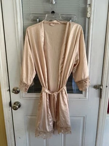 Peach Cream Satin Robe Lace Trim Tie Waist One Size Barely Worn EUC - Picture 1 of 5