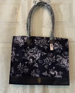 Neu mit Etikett $ 59,95 Victoria’s Secret lila Blumen Weekender Logo Beuteltasche Strand Reisetasche - Bild 1 von 9