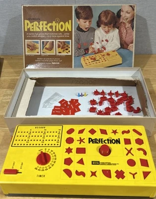 PERFECTION Vintage 1973 Lakeside Game COMPLETE TESTED AND WORKS - Image 1 of 4