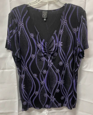 Блузка топ Suzie in the City фиолетовая черная с цветочным узором с v-образным вырезом из полимерной смеси 3X США - Изображение 1 из 4