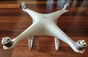 DJI Phantom 4 4K Drone - White WM330A DRONE FOR PARTS - Crashed See Photos - Picture 1 of 7