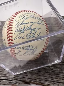 1985 New York Yankees Team Autographed Baseball - Mattingly, Henderson, Winfield - Picture 1 of 6