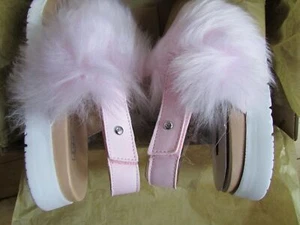 UGG Holly Thong Sandal Slipper Seashell Pink BK 5 Fits Women US 6-6.5 New $160 - Picture 1 of 14