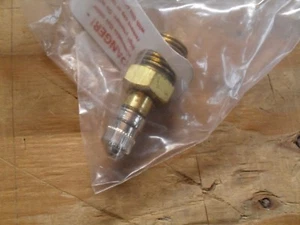 Adaptador de puerto de prueba Squibb Taylor MEJ607-02 1/4" x 5/16" MPT Schrader x12 - Imagen 1 de 1