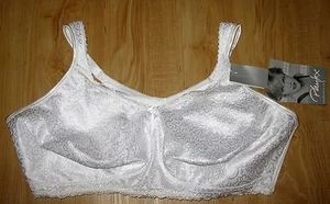 PLAYTEX - NEW - 54D - WIRELESS - 18 Hour Bra Style #3500 White Lace Trim - Picture 1 of 5