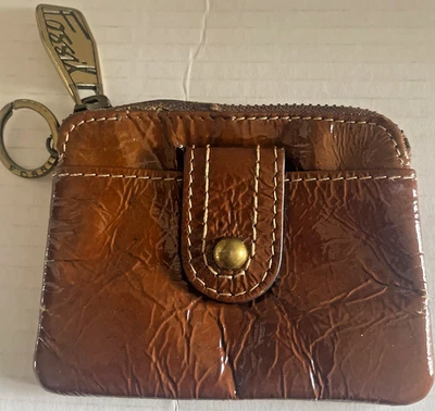 Cartera vintage de charol marrón fósil con cremallera y botón Foto 1 de 4