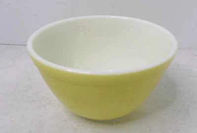 Vintage Pyrex ~ Yellow Nesting Mixing Bowl ~ 1 1/2 pint #401 - Image 1 of 4