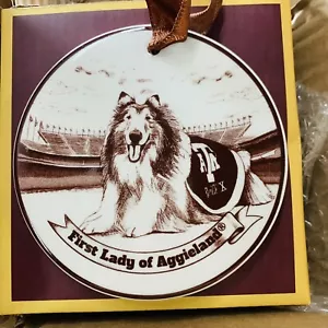 Texas A&M Adorno Pesado Conmemorativo Primera Dama de Aggieland - Imagen 1 de 1
