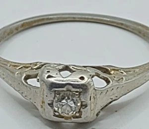 Kleiner Silberring mit kleinem Diamanten - Bild 1 von 7