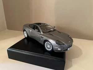 Modellino auto pressofuso Aston Martin argento - Foto 1 di 2