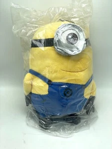 Nuevo Bolso Mochila Stuart Minion Despicable Me 2 Peluche 15" NUEVO CON ETIQUETAS FUERA DE USO RARO con Defecto - Imagen 1 de 3
