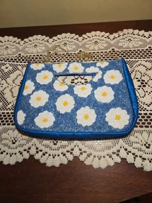 Bolso sin asas bandolera Altar’d State Lulu margarita floral con cuentas satinado cadena dorada nuevo con etiquetas Foto 1 de 4