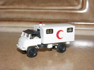 Roco Unimog S 404 Koffer weiß Roter Halbmond - Bild 1 von 2