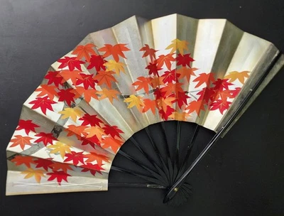 Ventilador de mano plegable japonés grande con estampado floral de doble cara Foto 1 de 4