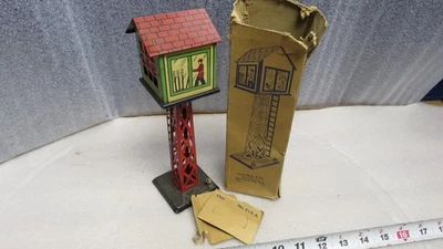 MARX  O 413A  SWTCHMANS TOWER  IN  WORN BOX   634849 - Image 1 of 4