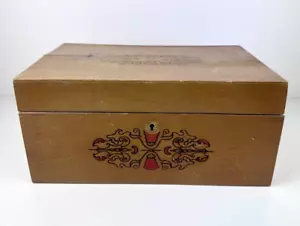 Jolie ancien grand coffre en bois - Rangement vintage avec joli motifs - Picture 1 of 22