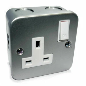 Simple Gang Métal Clad Acier Alimentation UK Prise avec Câble Entrée Points - Afbeelding 1 van 8