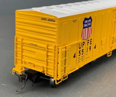 HO InterMountain R-70-15 Mechanical Reefer UPFE #455194 34751-14 - Image 1 of 4