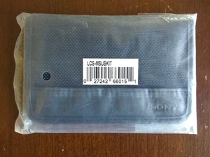 Sony LCS-MSUSKIT Memory Stick Case NEW - Picture 1 of 2