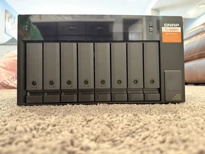 QNAP TL-D800S 8 Bay SATA 6Gbps JBOD Speichergehäuse mit sechs 8TB Laufwerken - Bild 1 von 14