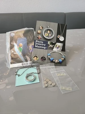 Crystal Living Memory Floating Charm Glass Front Hinged Locket Necklace New - Image 1 of 3