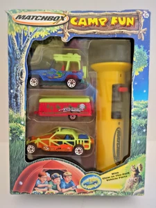 Matchbox Camp Fun Jeep Buggy Camper Rimorchio e Torcia Mattel Nuovo 2002 - Foto 1 di 15