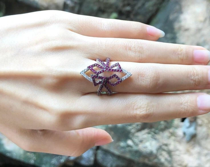 Unique Fancy Bow Design Simulated 1.08 TCW Round Cut Ruby & Sapphire Party Ring - Image 1 of 4