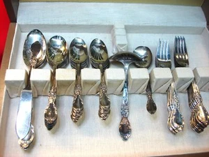 WM. ROGERS & SON - VICTORIAN ROSE PATTERN - 54 PC. SILVERPLATE FLATWARE SET - Picture 1 of 15