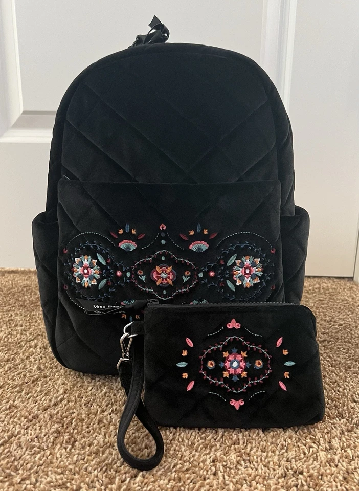 全新带标签 Vera Bradley 小背包“冬季摆件”带迷你小袋黑色天鹅绒 — 第 1/4 张图片