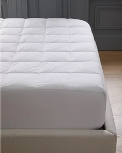 NEU MIT ETIKETT QUINCE ESSENTIAL MATRATZENAUFLAGE KING WEISS UVP $ 99,90 ONLINE AUSVERKAUFT! - Bild 1 von 12
